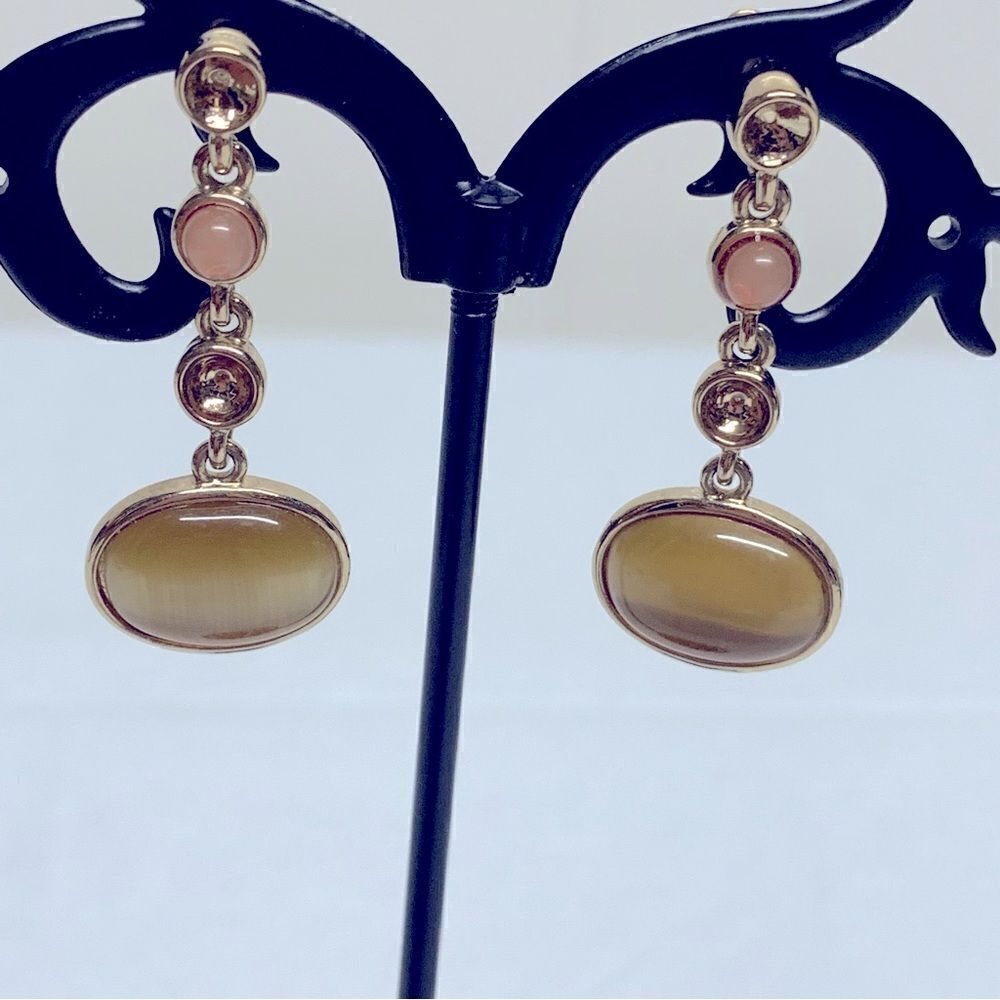 Vintage Monet Cats Eye Drop Dangle Earrings 1.5” Gold Tone Metal 